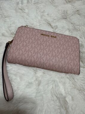 Michael Kors Blush Pink Signature Wristlet Clutch